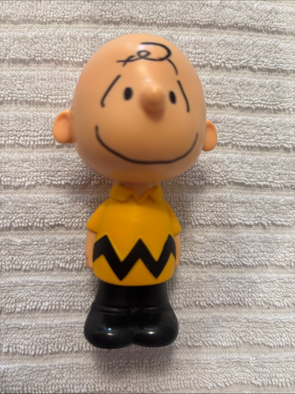 Charlie Brown Yellow & Black Vinyl Figure Kids Toy